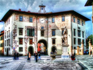 Palazzo dell'Orologio with the statue of Cosimo, Piazza dei Cavalieri, Pisa, Tuscany, Italy